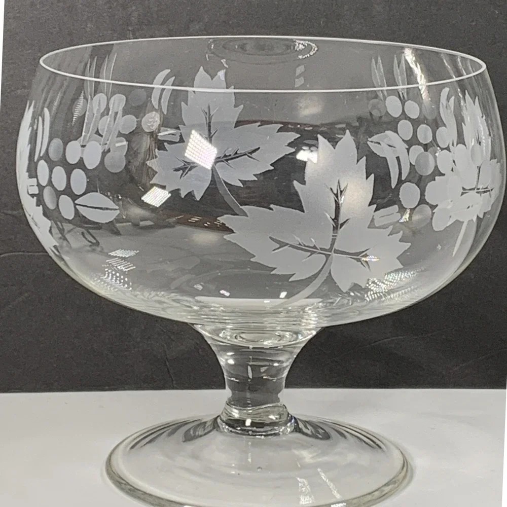 Pasabahce Bowl Clear Crystal Etched Grape Leaf Vine Pedestal Dessert Dish Footed